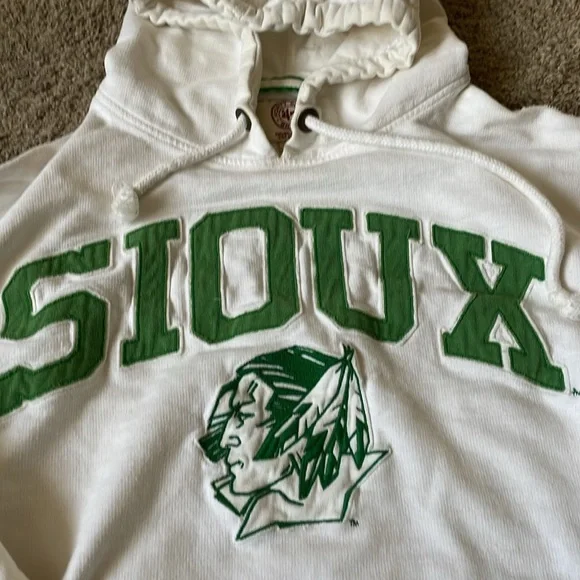 White Distressed Unisex Sioux Sweatshirt - X-Large - Picture 2 of 2